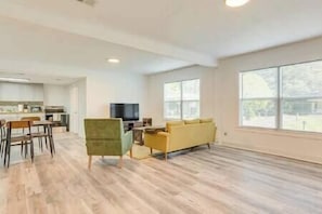 Smart TV - Spacious 3 Bedroom in midtown Mobile, AL (Mobile)