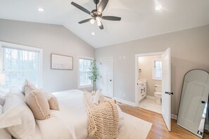 5 bedrooms, iron/ironing board, WiFi, bed sheets