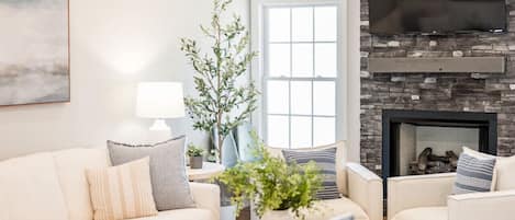 تلفزيون، مدفأة، كرة قدم الطاولة، تنس طاولة