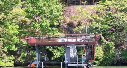 SMITH MOUNTAIN LAKE - CROWS SUNSET ROOST-DEEP WATER, DOCK, SUNSET MOUNTAIN VIEW