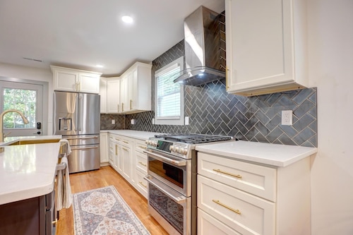 3KingSuites~17Guests~KidPad~NHills~BackyardRetreat