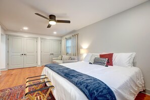 5 slaapkamers, een bureau, een strijkplank/strijkijzer, gratis wifi