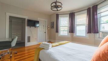 4 habitaciones, escritorio, tabla de planchar con plancha y wifi