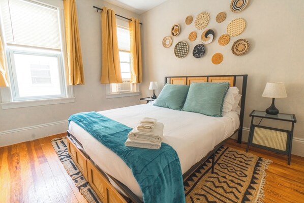 4 habitaciones, escritorio, tabla de planchar con plancha y wifi 
