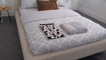 4 bedrooms, desk, iron/ironing board, free WiFi