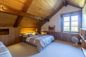 3 soverom, strykejern/-brett, reiseseng for barn og wi-fi (inkludert)