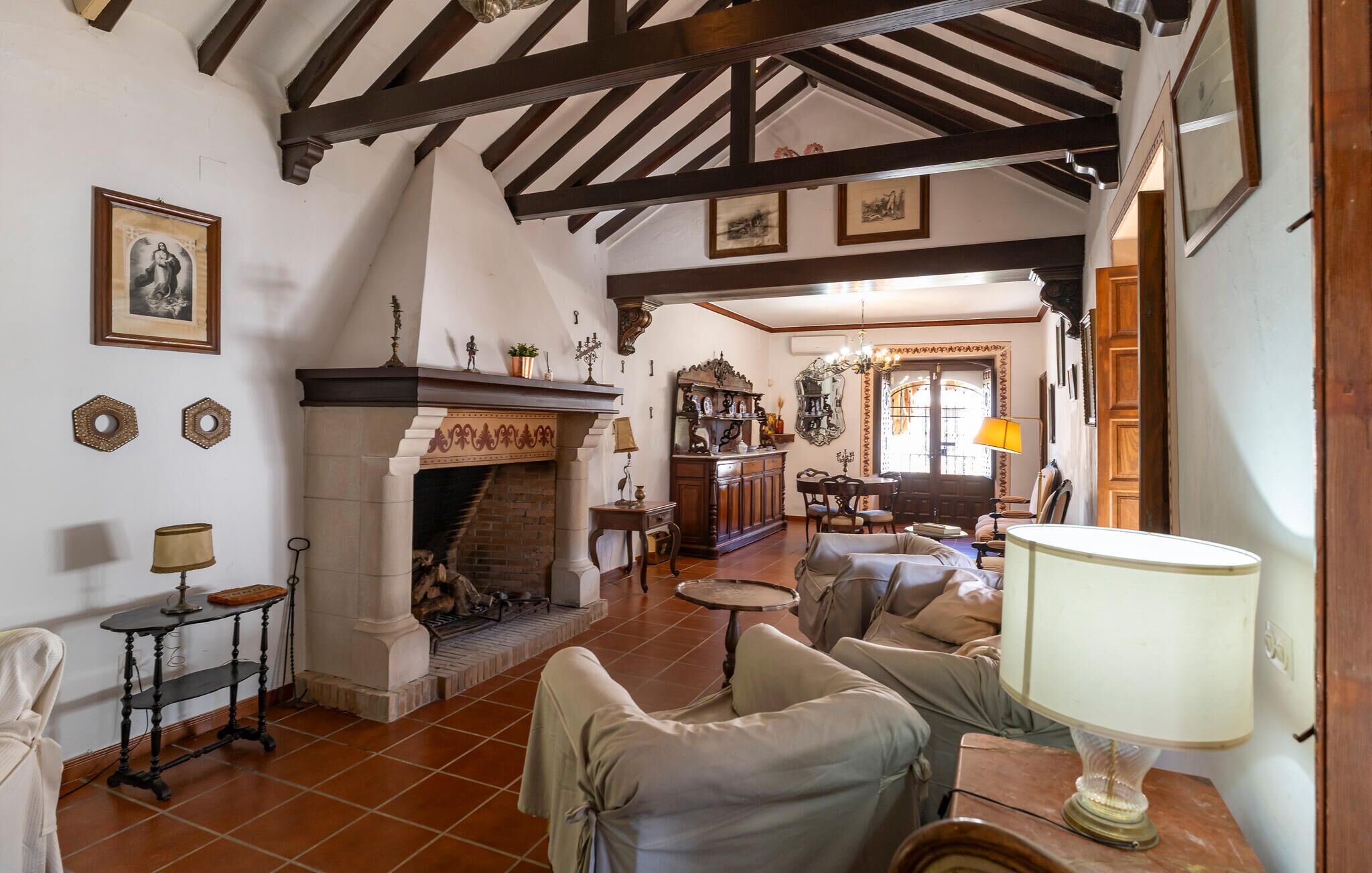 Televisor intel·ligent, llar de foc i futbolí 