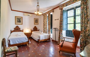 10 bedrooms, free WiFi, bed sheets