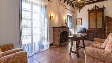 Smart-TV, Kamin, Tischfußball