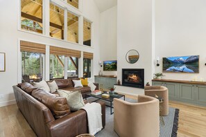 Smart TV, fireplace, video games, table football - Experience Magical Holidays in Suncadia! 7BR Luxury Lodge w/ Hot Tub + Game Room (Cle Elum)