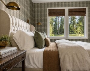 7 bedrooms, desk, iron/ironing board, travel cot - Experience Magical Holidays in Suncadia! 7BR Luxury Lodge w/ Hot Tub + Game Room (Cle Elum)