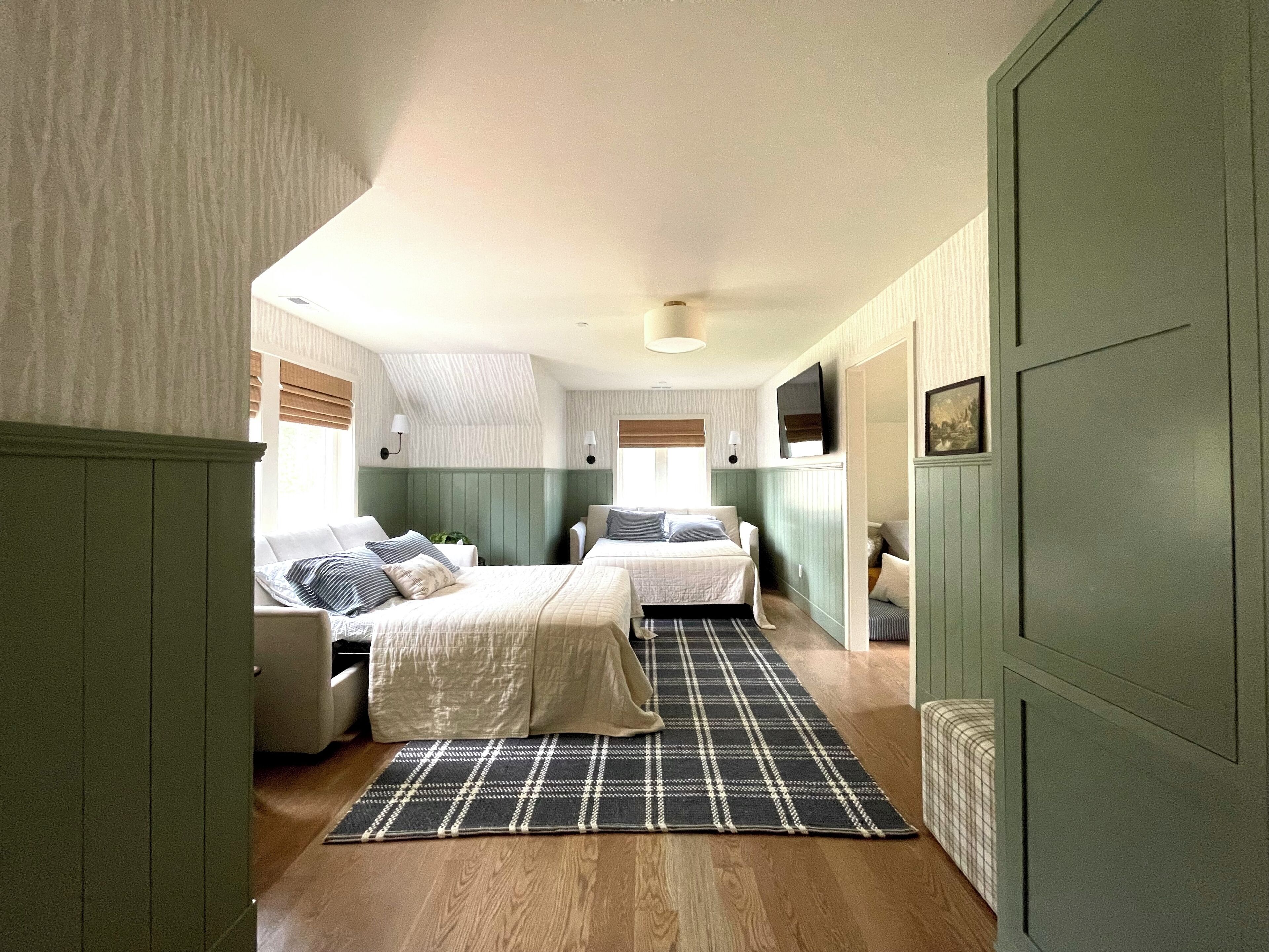 7 Schlafzimmer, Schreibtisch, Bügeleisen/Bügelbrett, Reisekinderbett