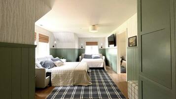 7 bedrooms, desk, iron/ironing board, travel crib