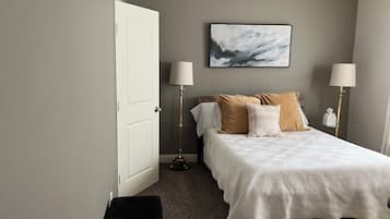 5 bedrooms, iron/ironing board, WiFi, bed sheets