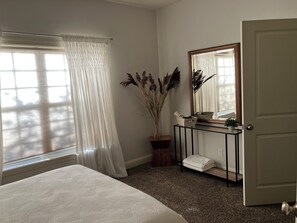 5 habitaciones, tabla de planchar con plancha, wifi y ropa de cama