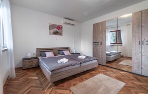 2 chambres, fer et planche à repasser, lit parapluie, Wi-Fi gratuit