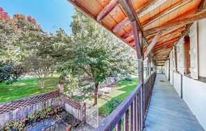 Property grounds - Nice home in Montgaillard (Montgaillard)