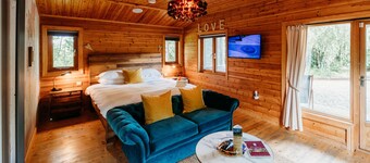 Blissful Corner Lodge Great Ayton Yorkshire - sleeps 2 guests with breakfast included