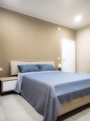 2 bedrooms, free WiFi, bed sheets - 76 Avenue Suites 2 BedRoom - Very Close to Downtown (Reggio Calabria)