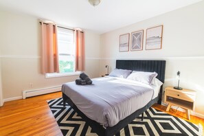 4 عدّة غرف نوم ومكواة/لوح كي وسرير سفر وواي فاي