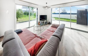 Living area - Beautiful home in Santec with WiFi (Santec)