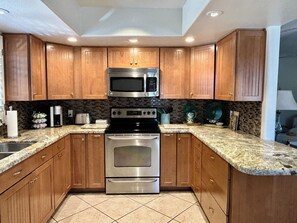 Fridge, microwave, oven, stovetop - Relaxing 2-Bedroom Condo in Amazing Scottsdale! (Scottsdale)