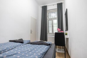 1 bedroom, WiFi, bed sheets - Lovely Room @2nd Vienna, Only 10-Min to Augarten (Vienna)