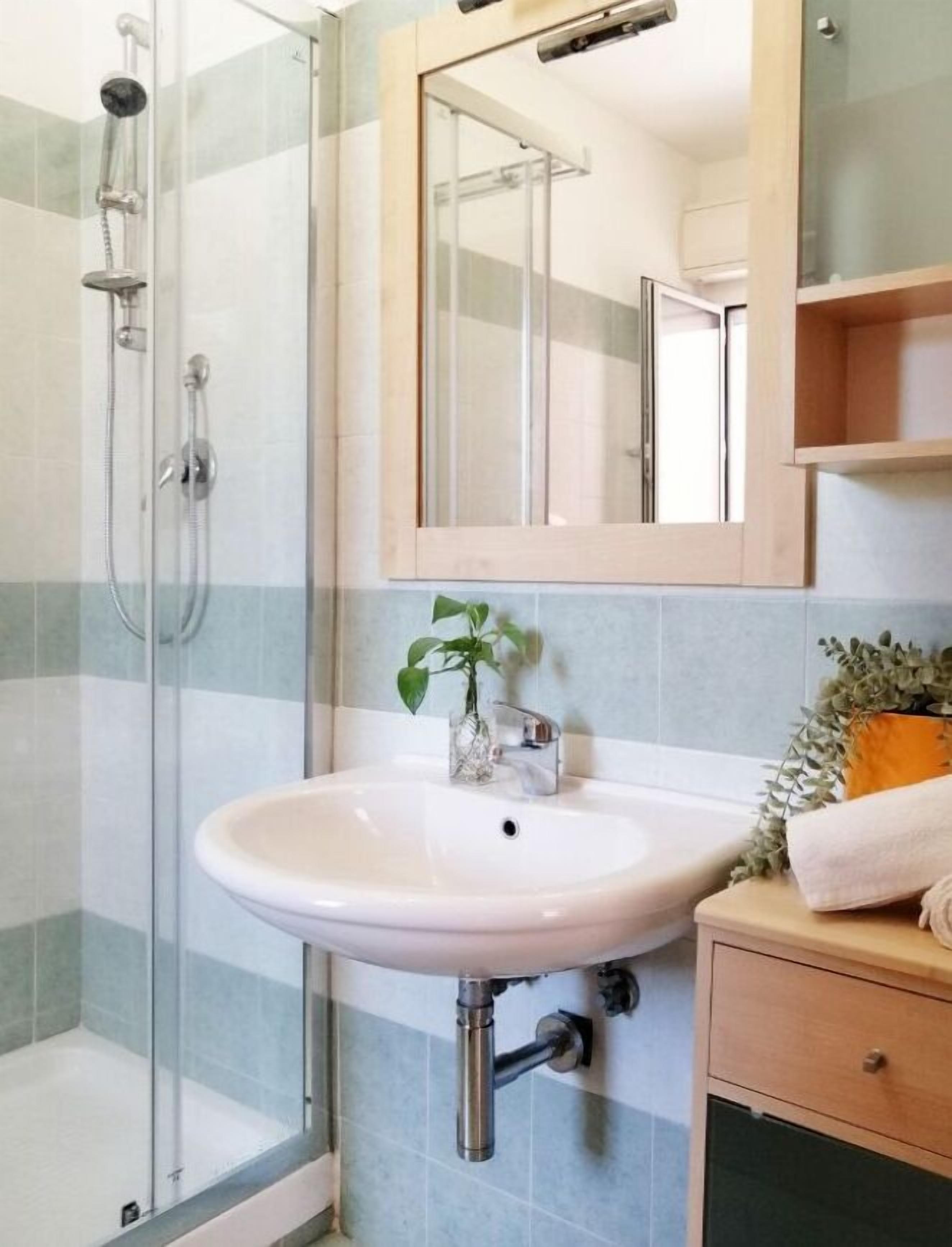 Dusche, Haartrockner, Bidet, Handtücher