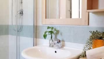Dusche, Haartrockner, Bidet, Handtücher