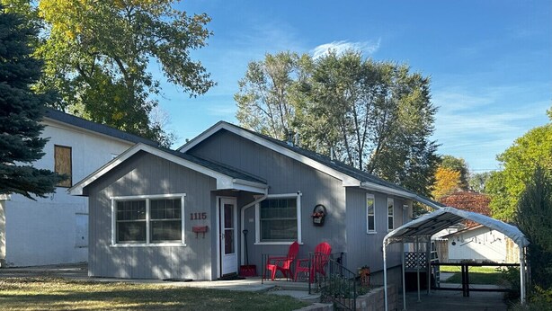 A single-story house with a covered porch and a garage. - Pet Friendly 2BR Home w/ fenced backyard (Billings)