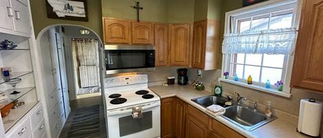 Fridge, microwave, oven, coffee/tea maker