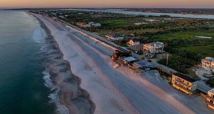 Oceanfront Oasis w BBQ Pet Friendly Beach Access