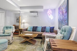 Smart TV, table football - Oceanfront Oasis w BBQ Pet Friendly Beach Access (Saint Augusitne)