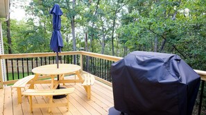 Property grounds - Dog-Friendly Slice of Heaven by Lake Geneva & Como (Lake Geneva)