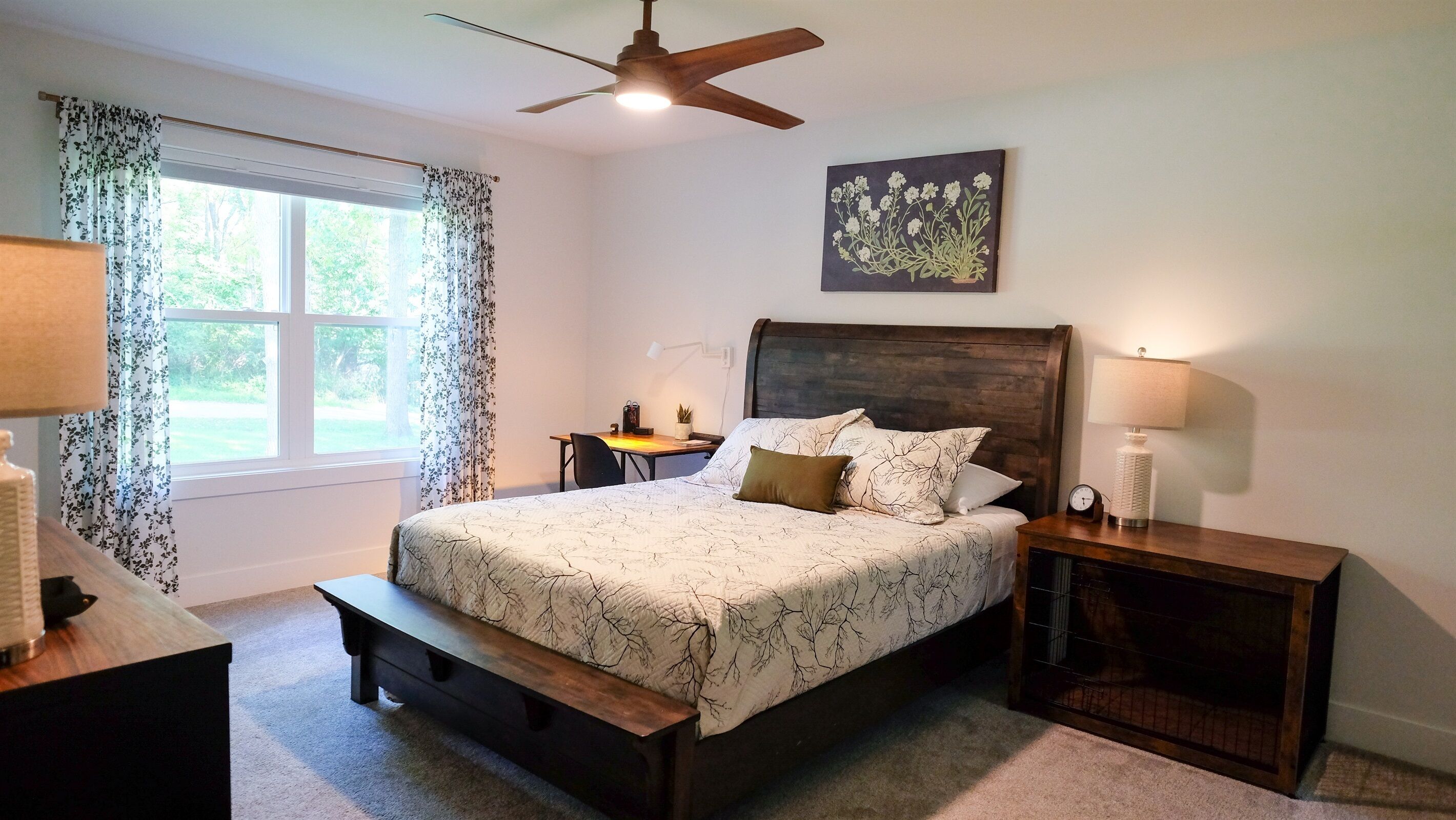 4 bedrooms, desk, iron/ironing board, travel cot