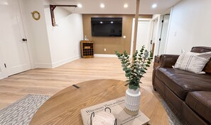 Smart TV, fireplace, foosball, books - Dog-Friendly Slice of Heaven by Lake Geneva & Como (Lake Geneva)