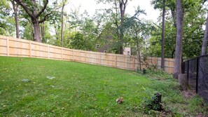 4 bedrooms, desk, iron/ironing board, travel crib - Dog-Friendly Slice of Heaven by Lake Geneva & Como (Lake Geneva)