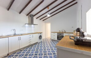 Fridge, oven, stovetop, dishwasher - Amazing home in Molina del Segura (Molina del Segura)