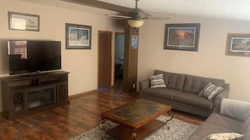 Smart TV, fireplace