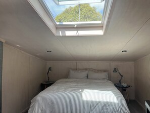 2 bedrooms, travel crib, WiFi, bed sheets