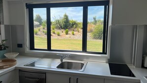 Private kitchen - Where the river meets the sea  (Thornton)
