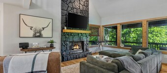 Moose Shack - Mountain Views · Spa King Suite · Game Room · 3 Patios