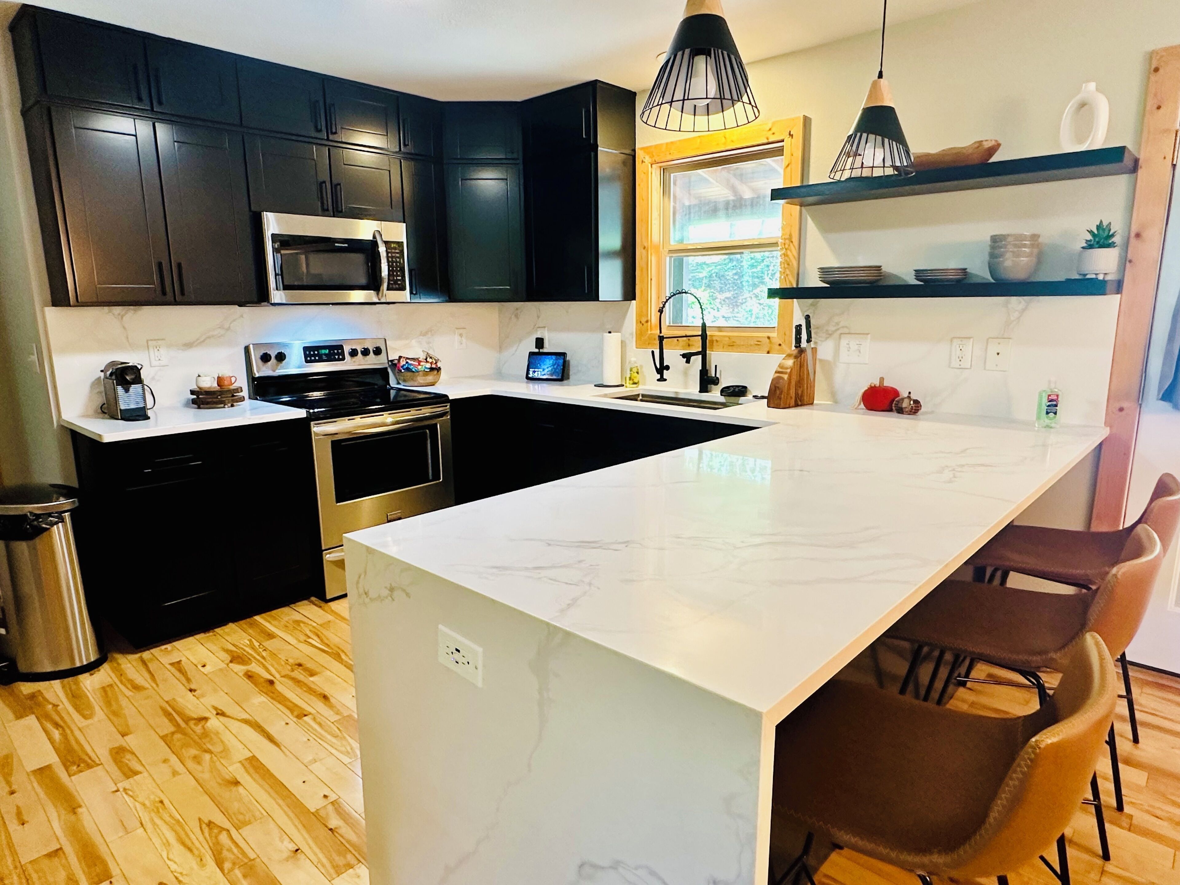 Refrigerador, microondas, horno, placa de cocina