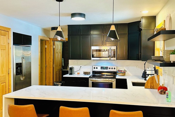 ثلاجة، ميكروويف، فرن، موقد طهي مسطح