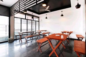 Budget Single Room | Meja kerja, ruang kerja ramah laptop, dan Wi-Fi gratis