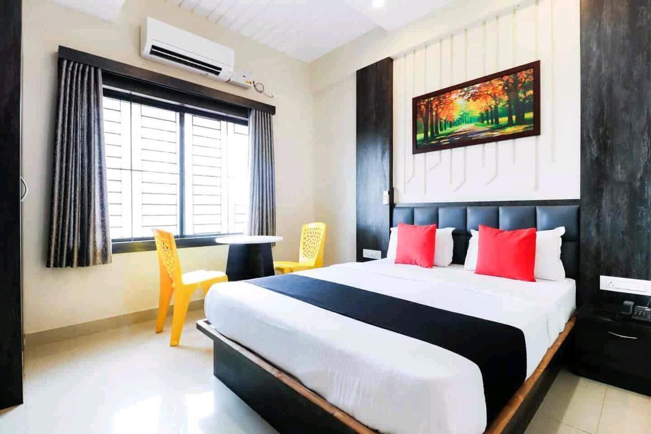 Schreibtisch, laptopgeeigneter Arbeitsplatz, kostenloses WLAN