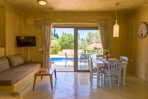 TV - Relax at Villa Rhea, just a short walk from the beautiful Ai Helis Beach (Svoronata)