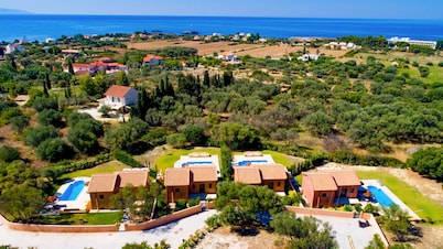 Relax at Villa Rhea, just a short walk from the beautiful Ai Helis Beach