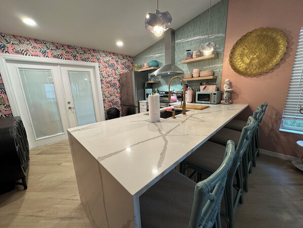 Paper towels, dining tables