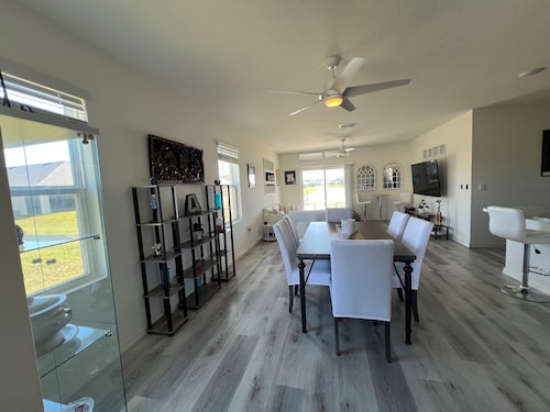 Spacious 5-bedroom house with AC, WiFi in fantastic Rockledge